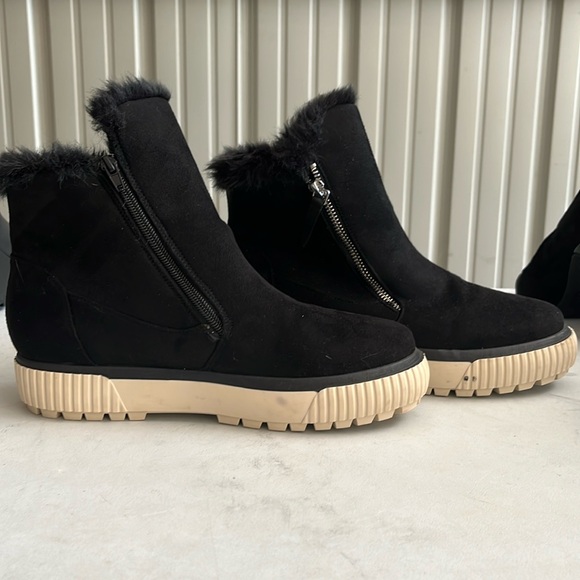 True comfort, 8.5, black and tan - Picture 1 of 3